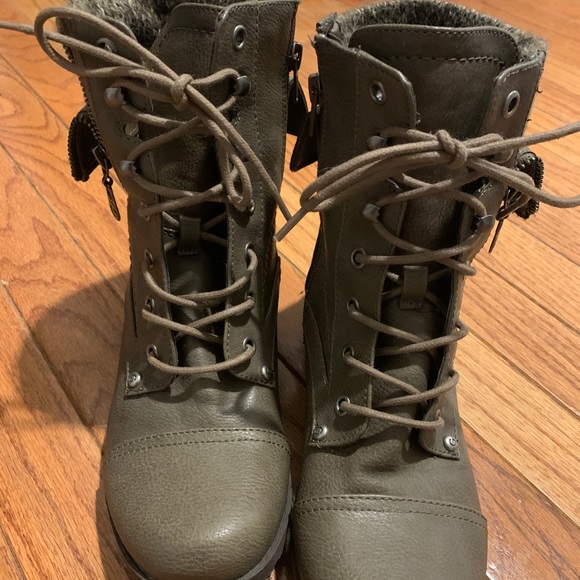 dsw guess combat boots